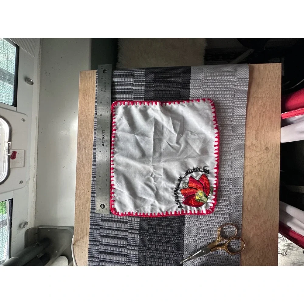 Unbranded Handkerchief Unisex OS White Red Floral Cotton Blend Crochet Trim‎